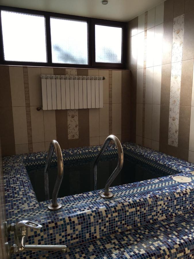 Sokolyne gnizdo Hotel Korosztyiv Kültér fotó