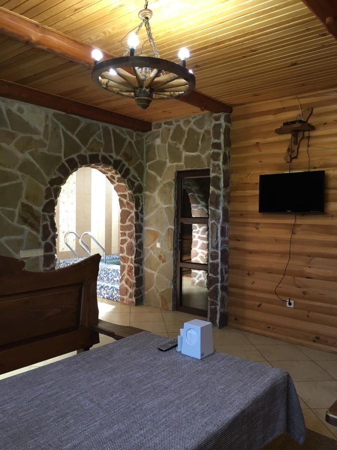 Sokolyne gnizdo Hotel Korosztyiv Kültér fotó