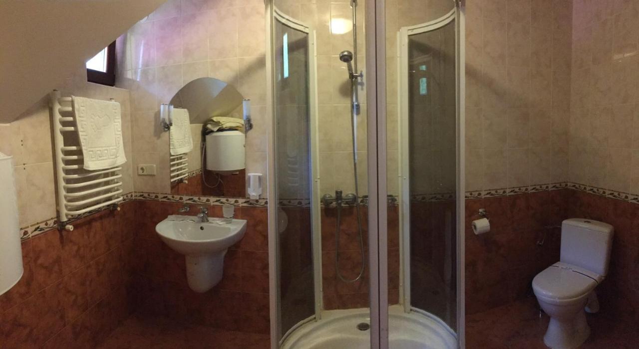 Sokolyne gnizdo Hotel Korosztyiv Kültér fotó