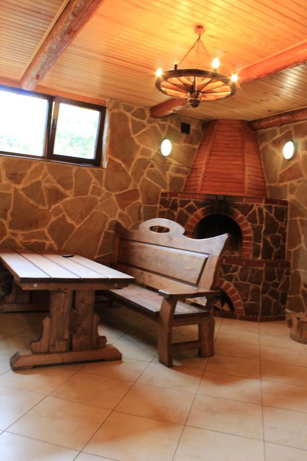 Sokolyne gnizdo Hotel Korosztyiv Kültér fotó