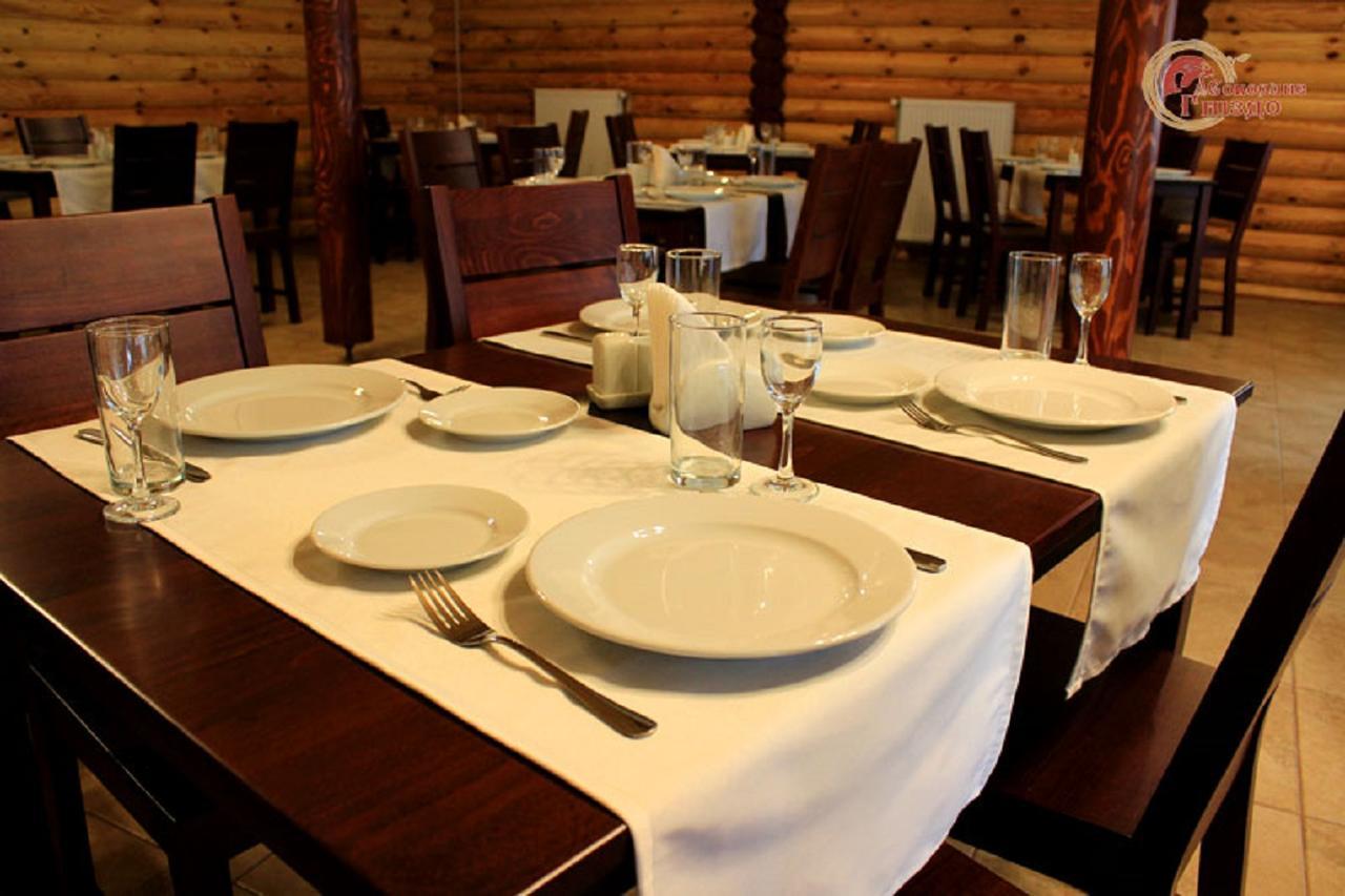 Sokolyne gnizdo Hotel Korosztyiv Kültér fotó