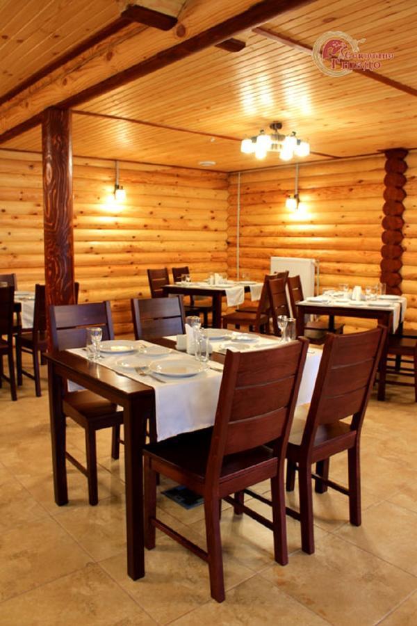 Sokolyne gnizdo Hotel Korosztyiv Kültér fotó